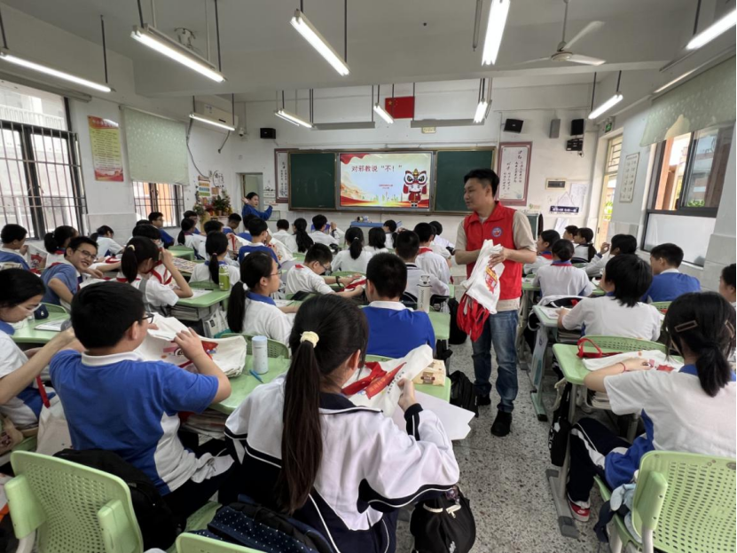 广东深圳:夏日初绽添美好,同心反邪守平安367.png 广东深圳:夏日初绽添美好,同心反邪守平安367.png