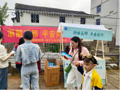 浙江丽水:社科普及“大篷车”,反邪宣传进农家407.png 浙江丽水:社科普及“大篷车”,反邪宣传进农家407.png
