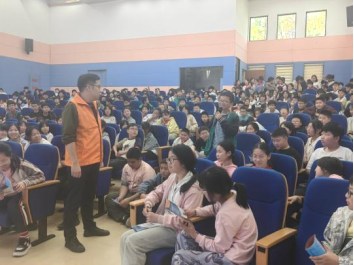 浙江宁波奉化:“科学之光照亮校园,反邪教育守护平安”校园讲堂561.png 浙江宁波奉化:“科学之光照亮校园,反邪教育守护平安”校园讲堂561.png