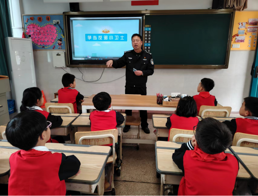 浙江省金华开发区江南街道: 学生主动上交反宣币 反邪教小卫士受表扬932.png 浙江省金华开发区江南街道: 学生主动上交反宣币 反邪教小卫士受表扬932.png