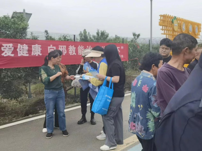 浙江黄岩借“橘花节健康回家”大型义诊公益活动开展反邪教宣传442.png 浙江黄岩借“橘花节健康回家”大型义诊公益活动开展反邪教宣传442.png