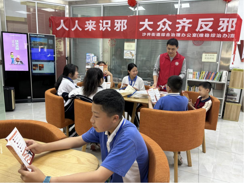 深圳市宝安区借“国家安全教育日”开展反邪教“七进”专场活动585.png 深圳市宝安区借“国家安全教育日”开展反邪教“七进”专场活动585.png