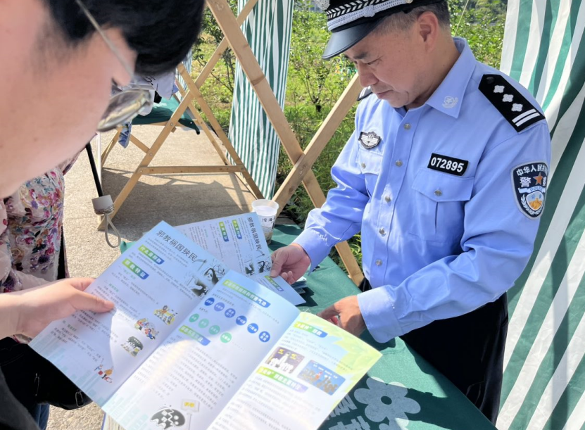 20240429——浙江仙居_桑葚采摘乐游人集市现场话反邪839.png