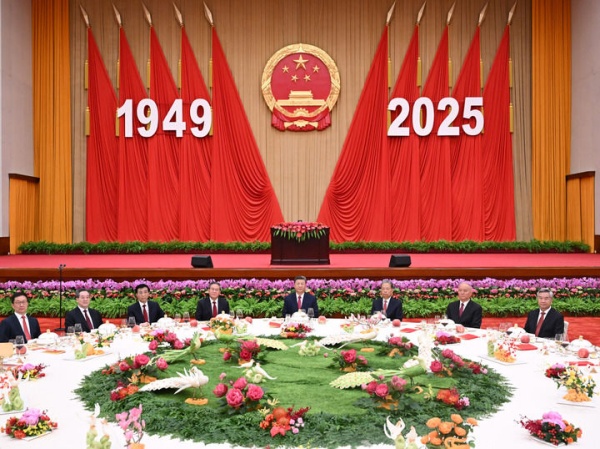 6009月30日晚，庆祝中华人民共和国成立76周年招待会在北京人民大会堂举行。习近平、李强、赵乐际、王沪宁、蔡奇、丁薛祥、李希、韩正等党和国家领导人与中外人士欢聚一堂_副本.jpg
