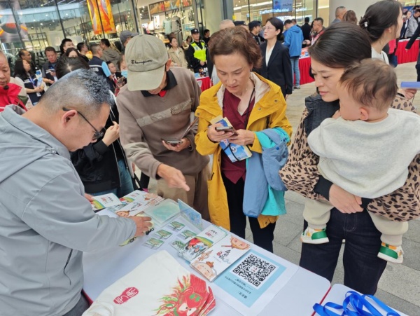 600上海宝山：反邪教小品、脱口秀登上区级平安建设宣传的大舞台图片1_副本.jpg