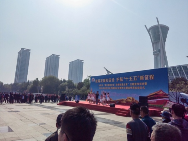 600山东潍坊借力全民国家安全教育日开展反邪教集中宣传活动图片1_副本.jpg