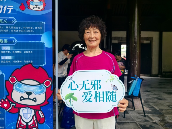 600浙江杭州西湖多点开展端午主题反邪教宣传活动图片1_副本.jpg