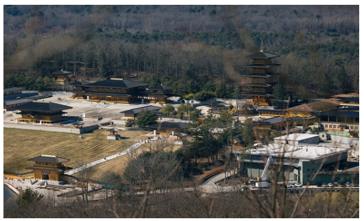 “神韵艺术团”的年轻表演者在龙泉寺接受训练。原文配图.jpg