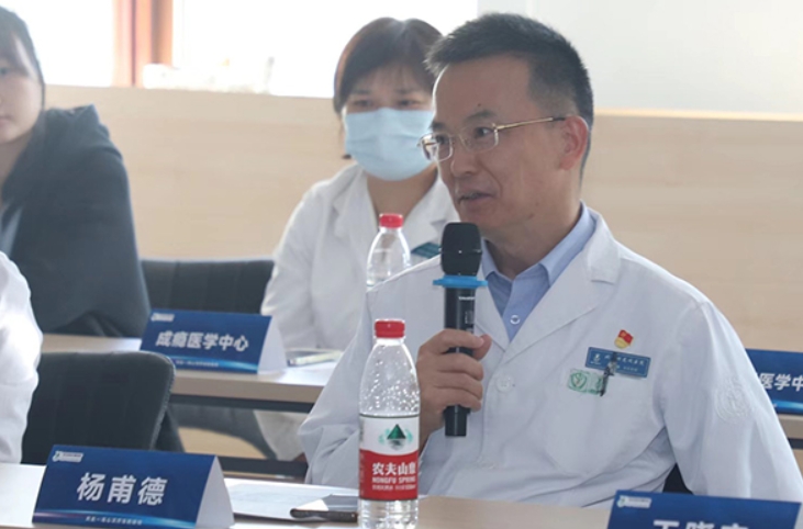 北京回龙观医院党委书记、北京心理危机研究与干预中心主任杨甫德.jpg