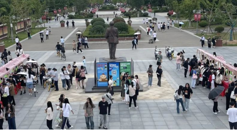 反邪教志愿者服务队队旗在浦东高校飘扬（浦东新区）524.png