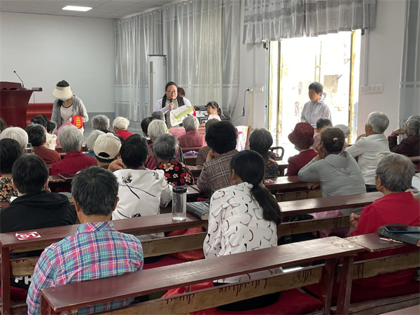 安徽淮北濉溪开展反邪教宣传进教堂活动图片2.jpg