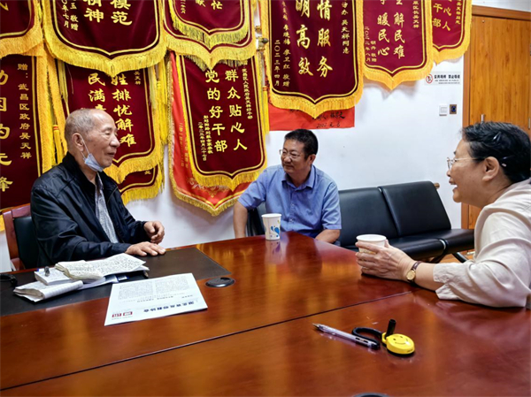 看望英模吴天祥图片2.jpg