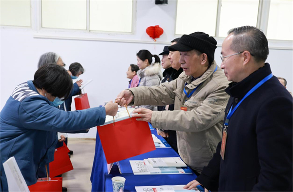 看望英模吴天祥图片4.jpg